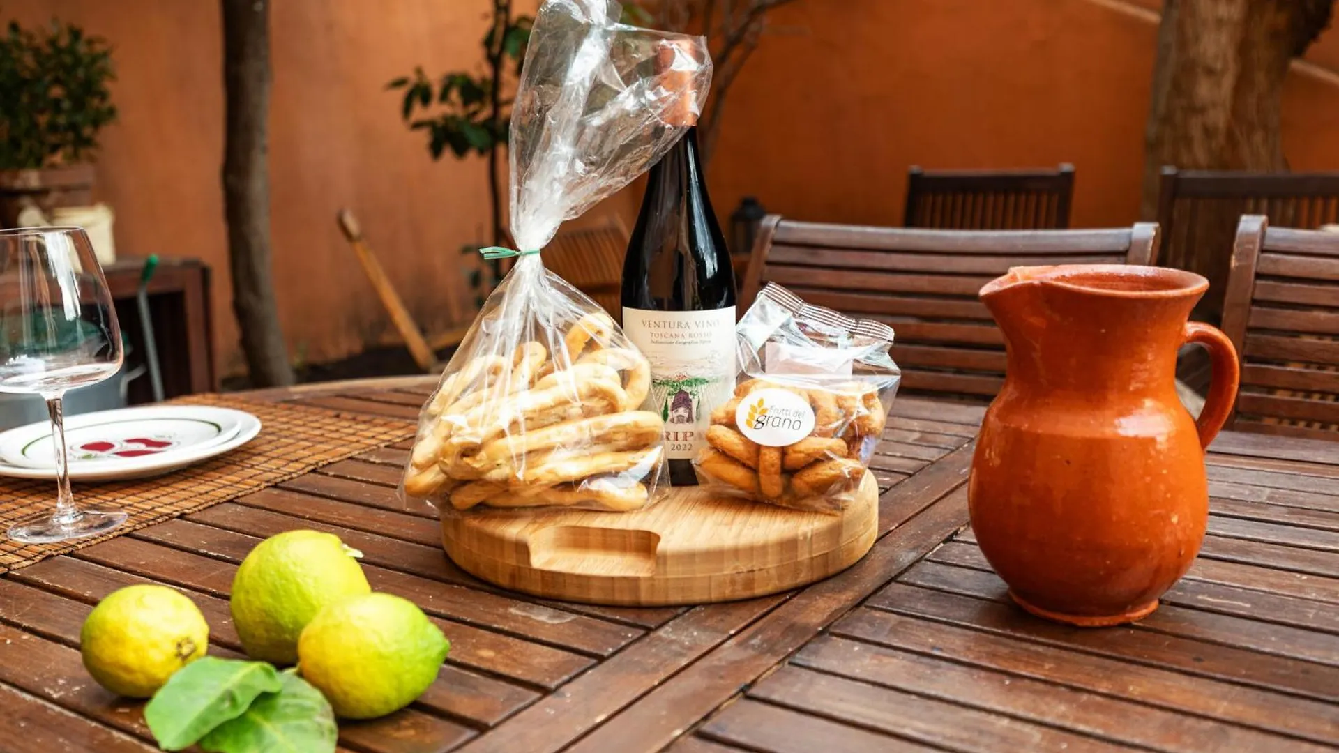 Beautiful Charming Garden Apartment Near St Peter Rome Italy
