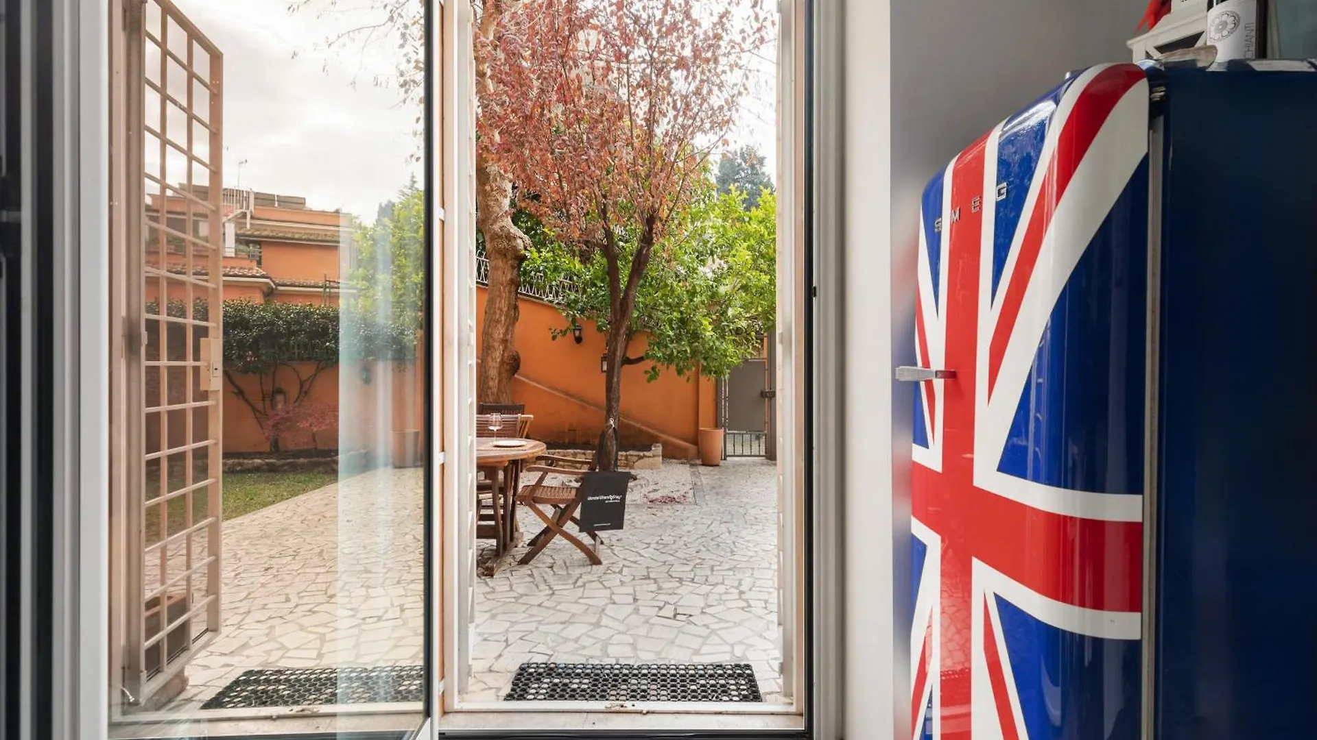 Beautiful Charming Garden Apartment Near St Peter Řím